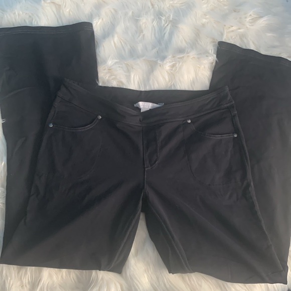 Altheta Bettona Pant
Super Stretchy, Comfortable - Picture 2 of 6